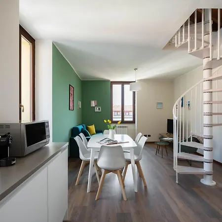 Lario's - 10 Suites On Lake 아파트 *