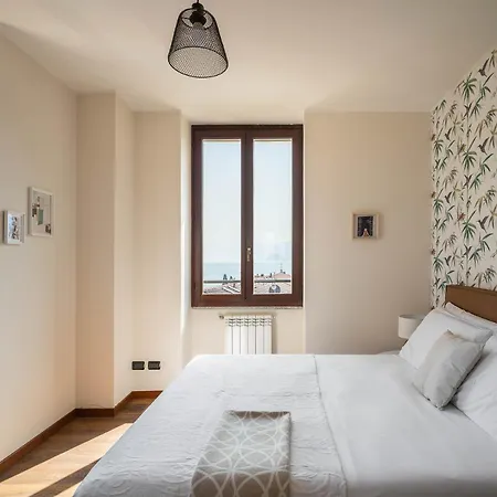 Lario's - 10 Suites On Lake 아파트 *