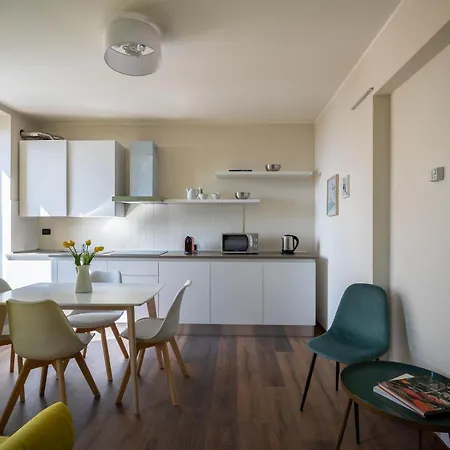 Lario's - 10 Suites On Lake 아파트 *