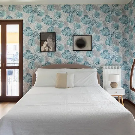 Lario's - 10 Suites On Lake 아파트