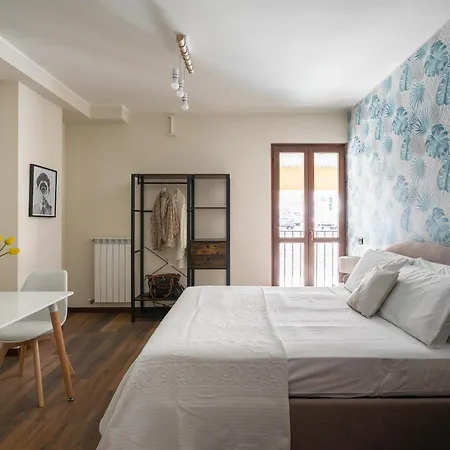 Lario's - 10 Suites On Lake 아파트 *