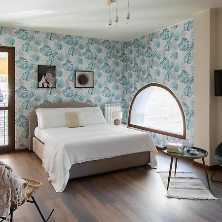 Lario's - 10 Suites On Lake 아파트